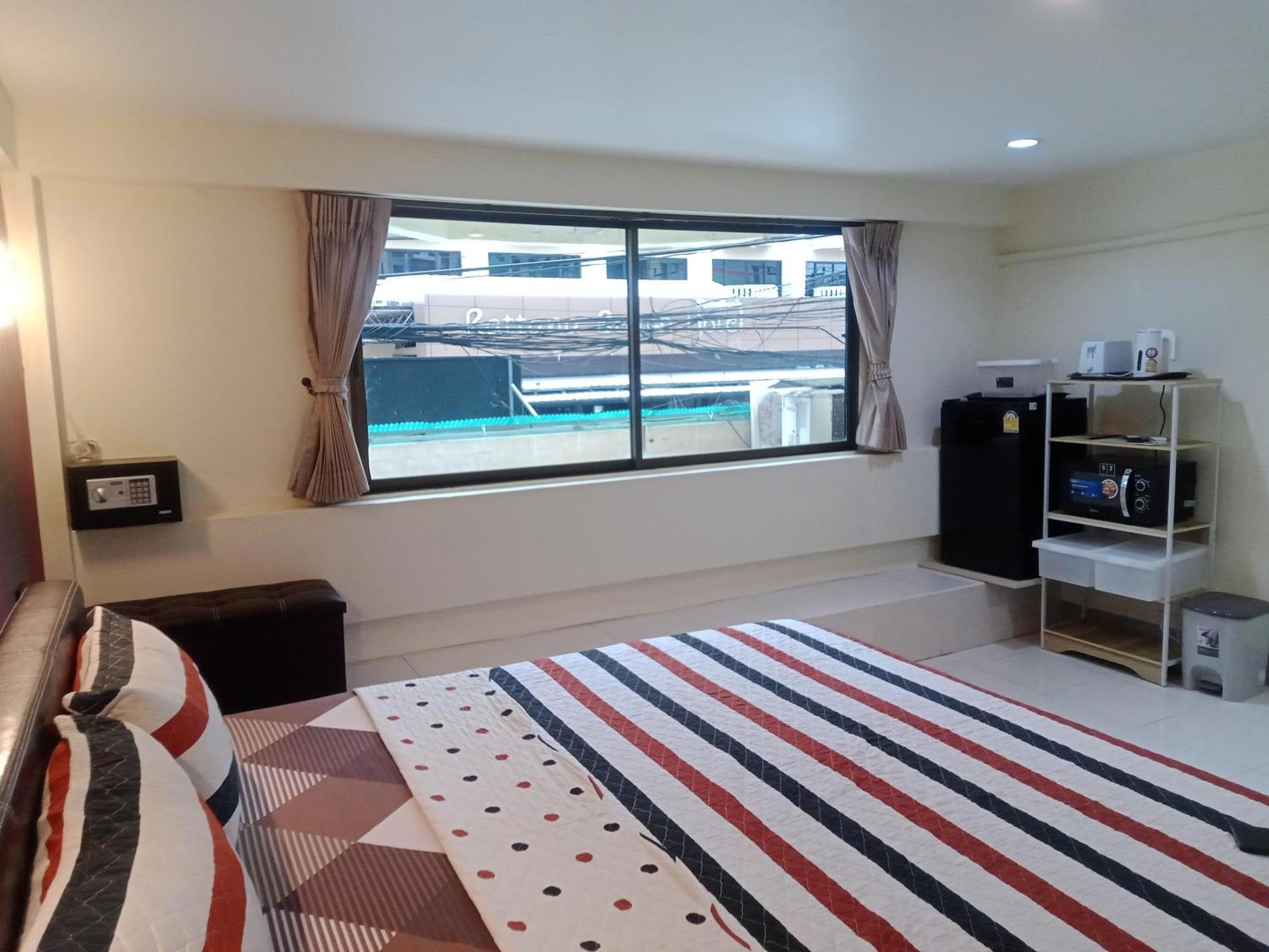 Living Room Guesthouse & Cafe Bar Karon Εξωτερικό φωτογραφία